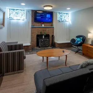 Seaview Hideaway Heated Floors, Free Parking Holiday home